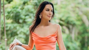 img-title Dapat Kejutan Ultah, Tampilan Polos Sophia Latjuba Saat Bangun Tidur Disorot
