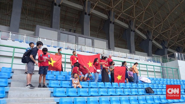 Pelatih Vietnam Dinh The Nam sempat khawatir suporter Timnas Indonesia akan hadir dan memberi intimidasi saat melawan Malaysia.