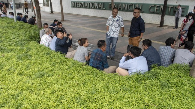 Buruh menyebut beberapa aturan dalam Perppu Cipta Kerja yang baru saja diterbitkan pemerintah merugikan. Berikut daftar aturan yang merugikan itu.
