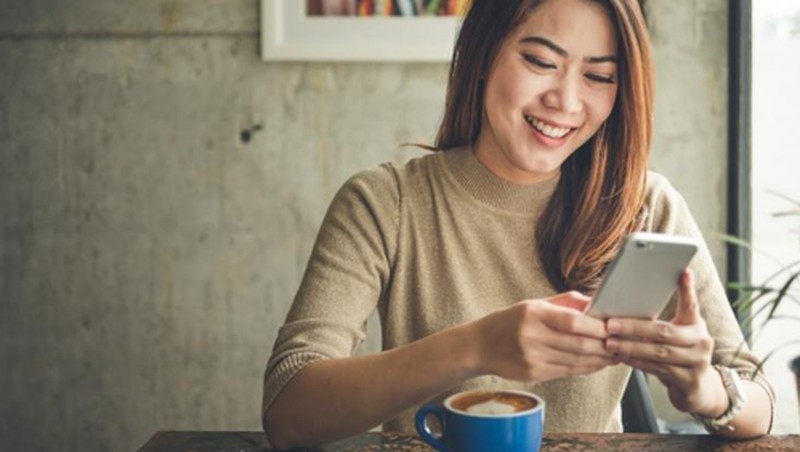 Beragam aktivitas kini bisa dilakukan dalam satu genggaman melalui handphone (HP)/smartphone yang kamu miliki.