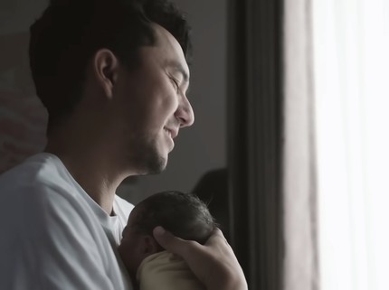 Tangis Ananda Omesh Temani Istri Melahirkan Anak Ketiga, Namanya Cantik Penuh Makna