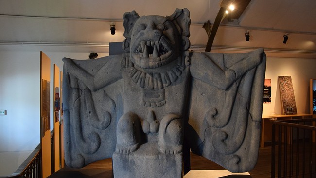 'Batman' Camazotz dianggap sebagai sebagai dewa kematian karena dalam bahasa Kʼicheʼ (dieja Quiché).