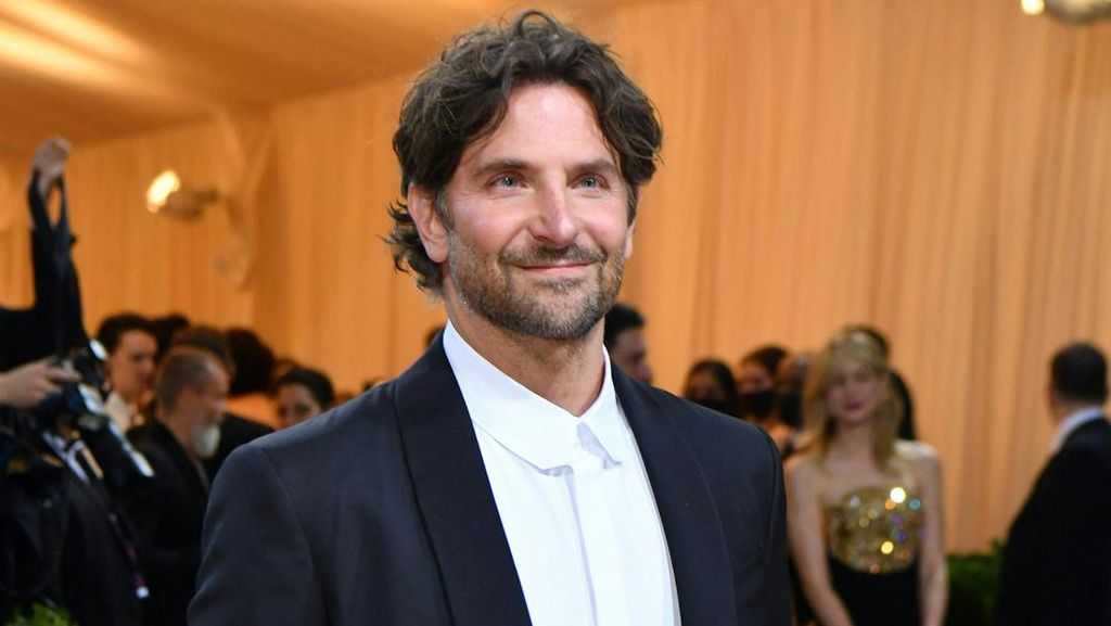 Bradley Cooper Diincar Jadi Sutradara dan Penulis Prekuel Ocean's 11