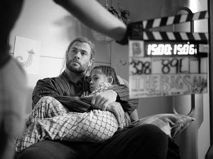 5 Potret Manis Chris Hemsworth 'Thor' dan Ketiga Anaknya, Jarang Tersorot Bun