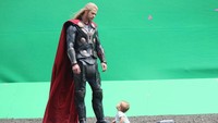 <p>Di sela promosikan film Thor, Chris Hemsworth mengunggah momen langka bersama putrinya, India. Ia membagikan foto 11 tahun lalu dan sekarang. Di foto ini, India masih berusia di bawah satu tahun, Bunda. (Foto: Instagram @chrishemsworth)</p>