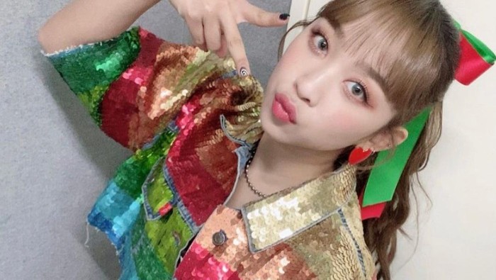 Berkilau dan Penuh Warna, Simak Gaya Stylish Dita Karang!