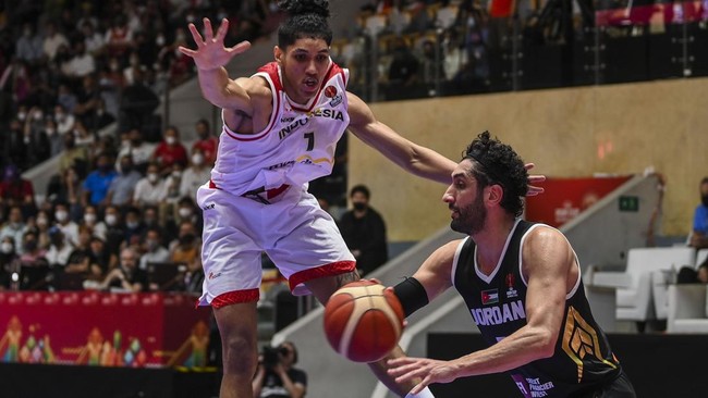 Kapten Timnas Basket Indonesia, Arki Dikania Wisnu berpesan kepada Derrick Michael Xzavierro untuk terus belajar usai gagal ke Piala Dunia 2023.