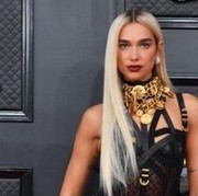 Simak Gaya Fashion Dua Lipa yang Mewakili Zodiak Leo! Super Bold dan Eye-catching Banget