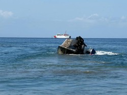 Tenggelamnya Tugboat Usai Terdampar di Tanah Ampo Karangasem