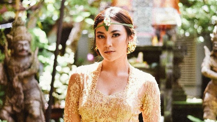 4 Artis Ini Tampil Elegan dalam Balutan Kebaya Bali, Siapa Favoritmu?