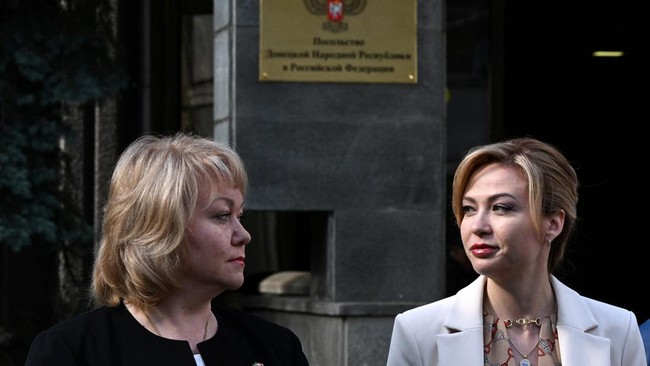 Mengklaim telah berdiri sebagai negara merdeka, separatis Ukraina Republik Rakyat Donetsk (DPR) meresmikan gedung kedutaan besarnya di Moskow, Rusia.