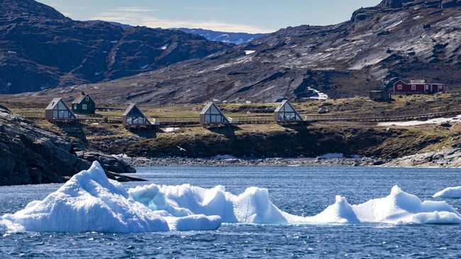 Popularitas Pulau Arktik itu menanjak usai pernyataan Trump, sehingga wisatawan mancanegara berbondong-bondong untuk mengunjungi Greenland.