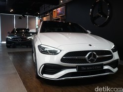 Mercy Luncurkan C-Class Terbaru, Harga Rp 900 Jutaan