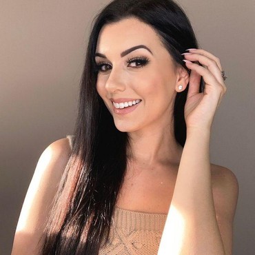 Dibully Terlalu Cantik, 8 Potret Ratu Kecantikan yang Sempat Mengunci Diri