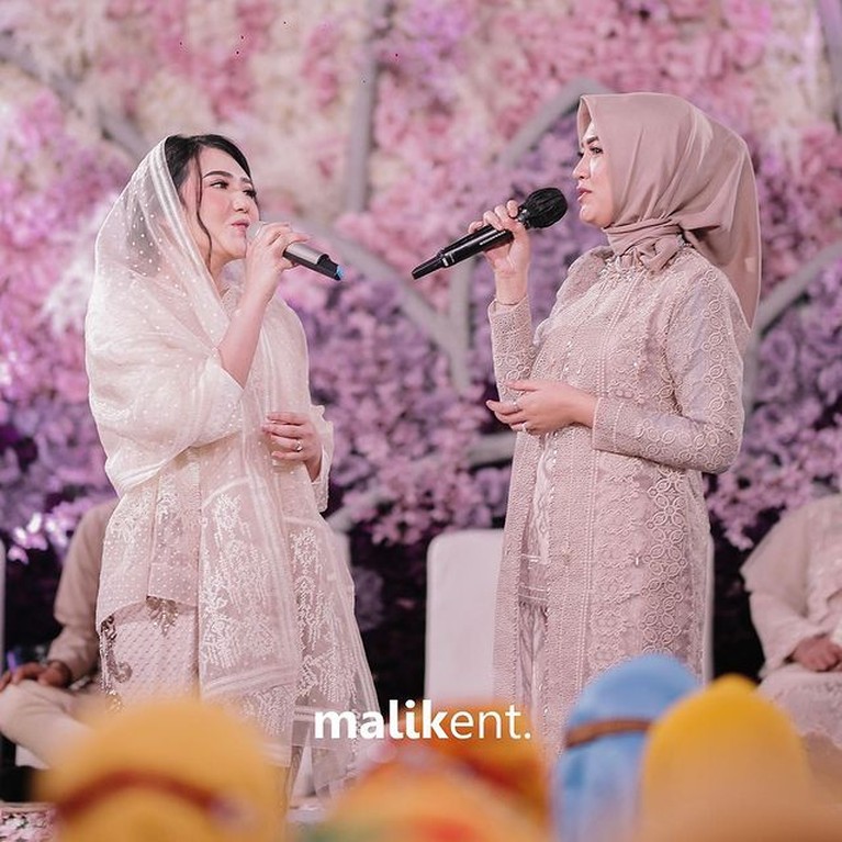 Pengajian Jelang Pernikahan Via Vallen Pengajian Jelang Pernikahan Via Vallen