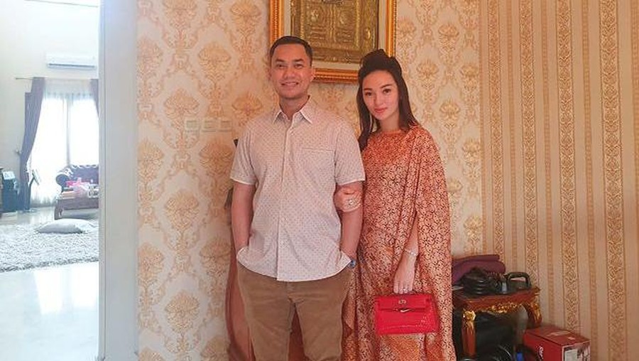 Potret Kemesraan Zaskia Gotik dan Suami