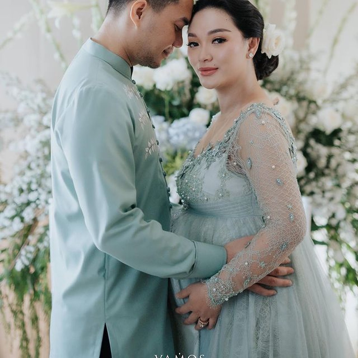 Potret Kemesraan Zaskia Gotik dan Suami