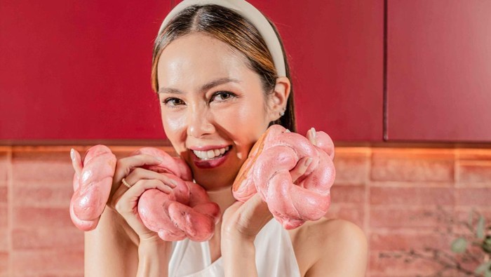Rosy Sweet Bagel dari Mad Bagel, Makanan Favorit Si Cantik Cathy Sharon yang Bisa Ikut Beauties Cobain! Rosy Sweet Bagel dari Mad Bagel, Makanan Favorit Si Cantik Cathy Sharon yang Bisa Ikut Beauties Cobain!
