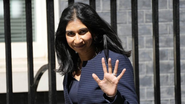 Mendagri Inggris Suella Braverman mundur dari jabatan setelah mengkritik pemerintahan PM Liz Truss yang dinilai tidak memiliki arah kebijakan menangani krisis. 