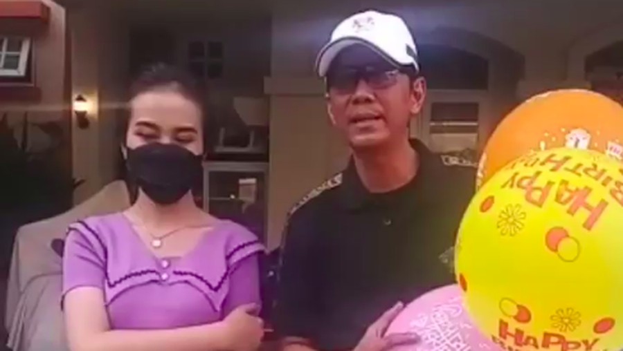 Tak Tahu Lokasi Ultah Gala, Doddy Sudrajat Bingung hingga Tiup Lilin Sendiri Tak Tahu Lokasi Ultah Gala, Doddy Sudrajat Bingung hingga Tiup Lilin Sendiri