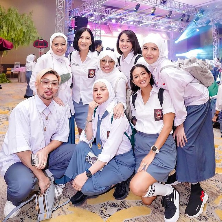 Ussy Sulistiawaty Ussy Sulistiawaty