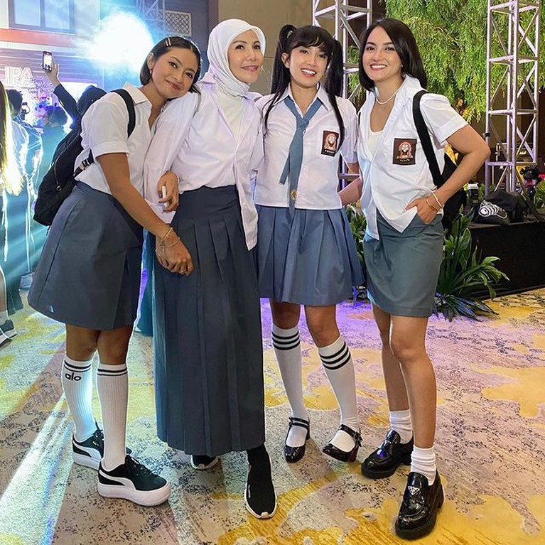 Ussy Sulistiawaty Ussy Sulistiawaty