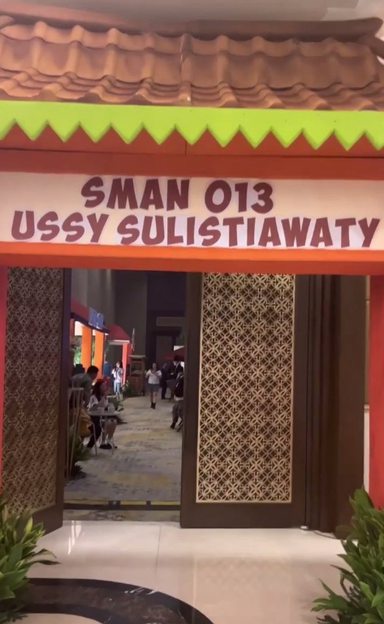 Ussy Sulistiawaty Ussy Sulistiawaty