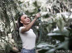 Rahasia Bahagia Yuni Shara: Rawat Tanaman, Jajan Cilok, dan Naik Berat Badan!