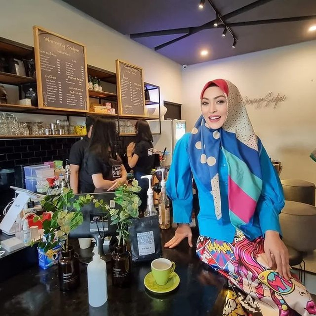 Angelina Sondakh dan Tata Janeeta