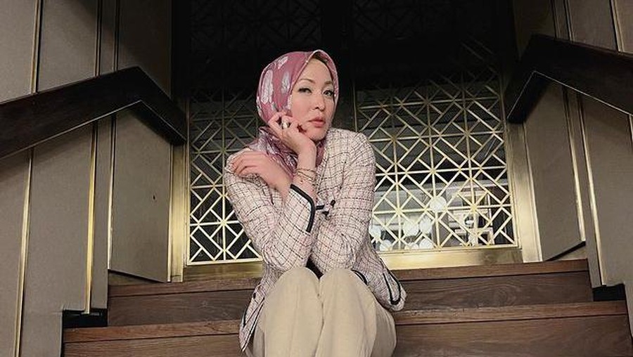 Angelina Sondakh dan Tata Janeeta