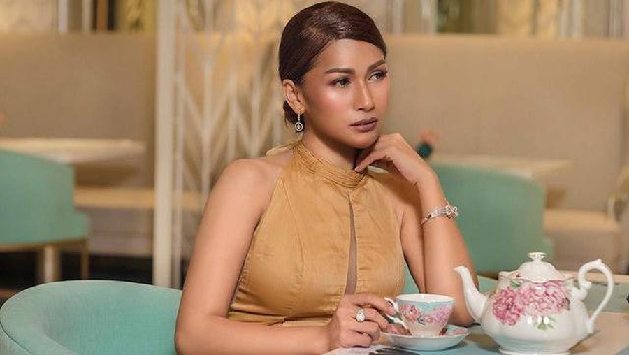 Angelina Sondakh dan Tata Janeeta