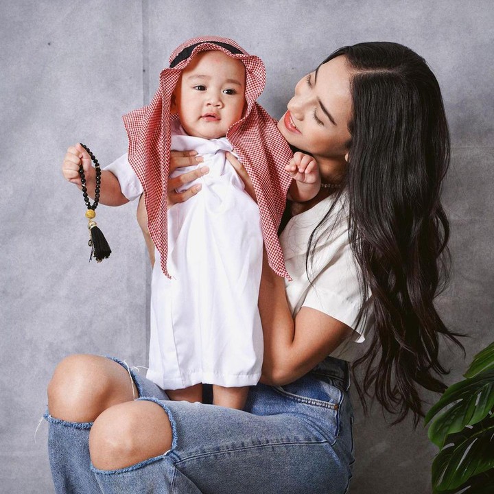 <p>Anya Geraldine belum lama ini membagikan potret dirinya bersama Rayyanza Malik Ahmad, putra kedua Raffi Ahmad dan Nagita Slavina, Bunda. (Foto: Instagram @anyageraldine)<br /><br /><br /></p>