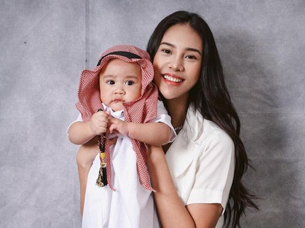 7 Potret Gemasnya Anya Geraldine Momong Rayyanza Cipung, Bikin Netizen Salfok