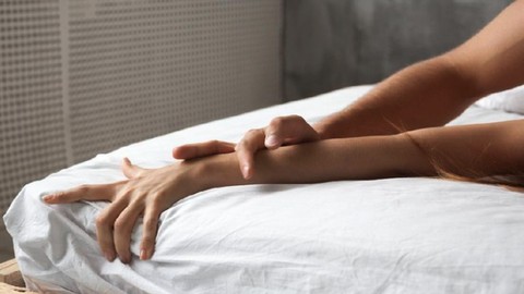 Tajribali ayol yosh yigit bilan jinsiy aloqada bolgan video