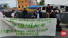 Mahasiswa Makassar Demo Tolak MyPertamina, Truk Tangki Solar Disandera