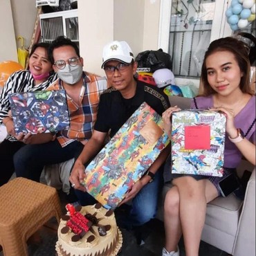 7 Potret Doddy Sudrajat Rayakan Ultah Gala di Depan Rumah Faisal Tanpa Izin