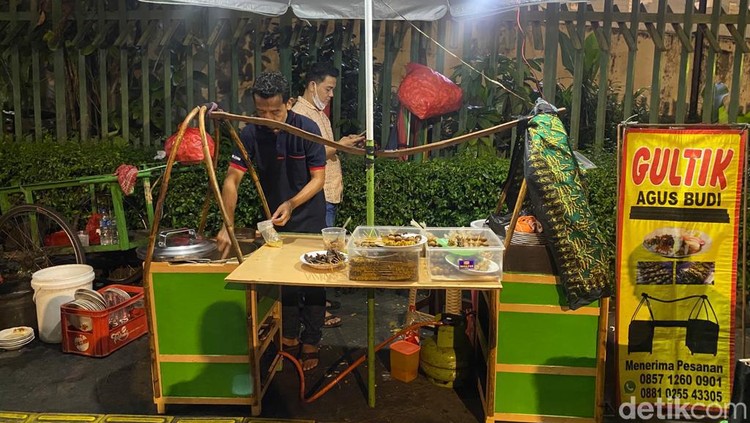Gultik Pak Agus Budi : Gultik Murah Legendaris di Pengkolan Blok M Plaza