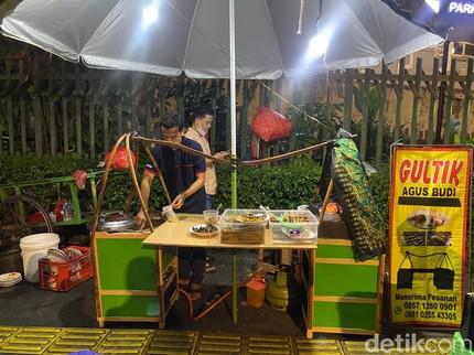 15 Rekomendasi Kuliner Malam di Blok M Paling Legendaris dan Populer
