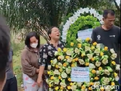 Ratapan Pilu Ibu Brigadir J Kenang Anaknya yang Kini Tinggal Nama