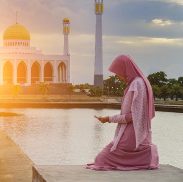 Kapan Makmum Baca Al-Fatihah Saat Sholat Jamaah? Ini Penjelasannya!