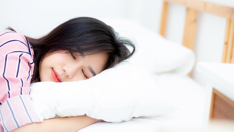 Ilustrasi tidur dan arti mimpi hamil