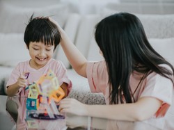Tak Harus Sekolah Mahal, Pakar Stanford Bagikan Kiat Besarkan Anak Biar Sukses