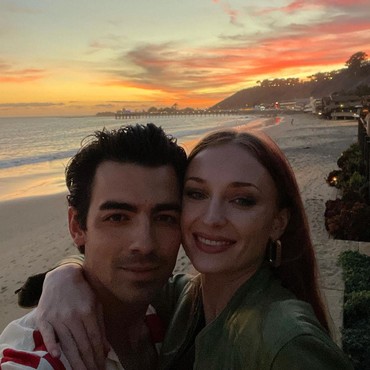 Joe Jonas Nangis di Atas Panggung Saat Nyanyikan Lagu tentang Sophie Turner