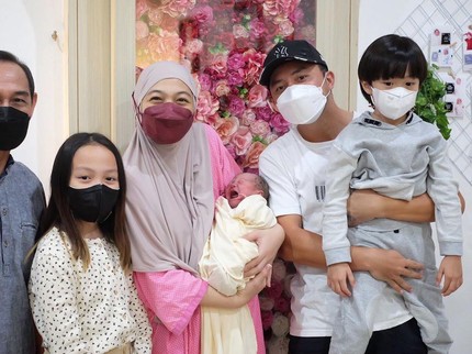 7 Potret Manis Anak Ketiga Dian Ayu dan Omesh, Btari Bulan Anandayu