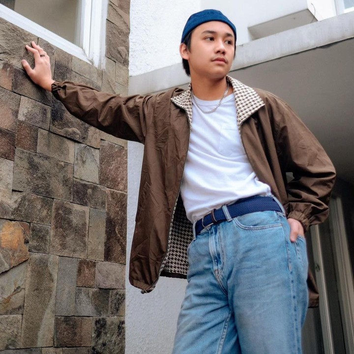 <p>Kini Bevan mulai beranjak dewasa, Bunda. Ia tampil <em>stylish</em> dengan <em>outfit</em> kerennnya. Bevan sering mengunggah kesehariannya di akun Instagram pribadinya. (Foto: Instagram @bevan.putera)</p>