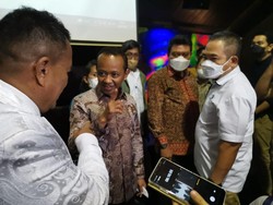 Menteri Bahlil Bertemu Hotman Paris, Bahas Kelanjutan Nasib Izin Holywings