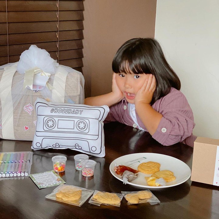 <p>Meski usianya masih kecil, Alita sudah punya <em>brand fashion</em> sendiri, Bunda. Bahkan, ia juga yang menjadi modelnya. (Foto: Instagram @alicenorin)</p>