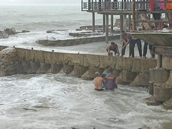 Pemancing di Ambon Tewas Terseret Ombak Pantai Passo Larier