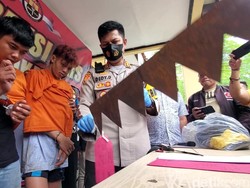 Sabetan Celurit dan Hantaman Golok Sisir Habisi Nyawa Aray