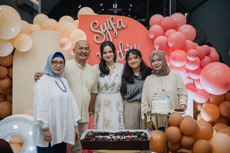 Pesta Ultah Syifa Hadju Pesta Ultah Syifa Hadju